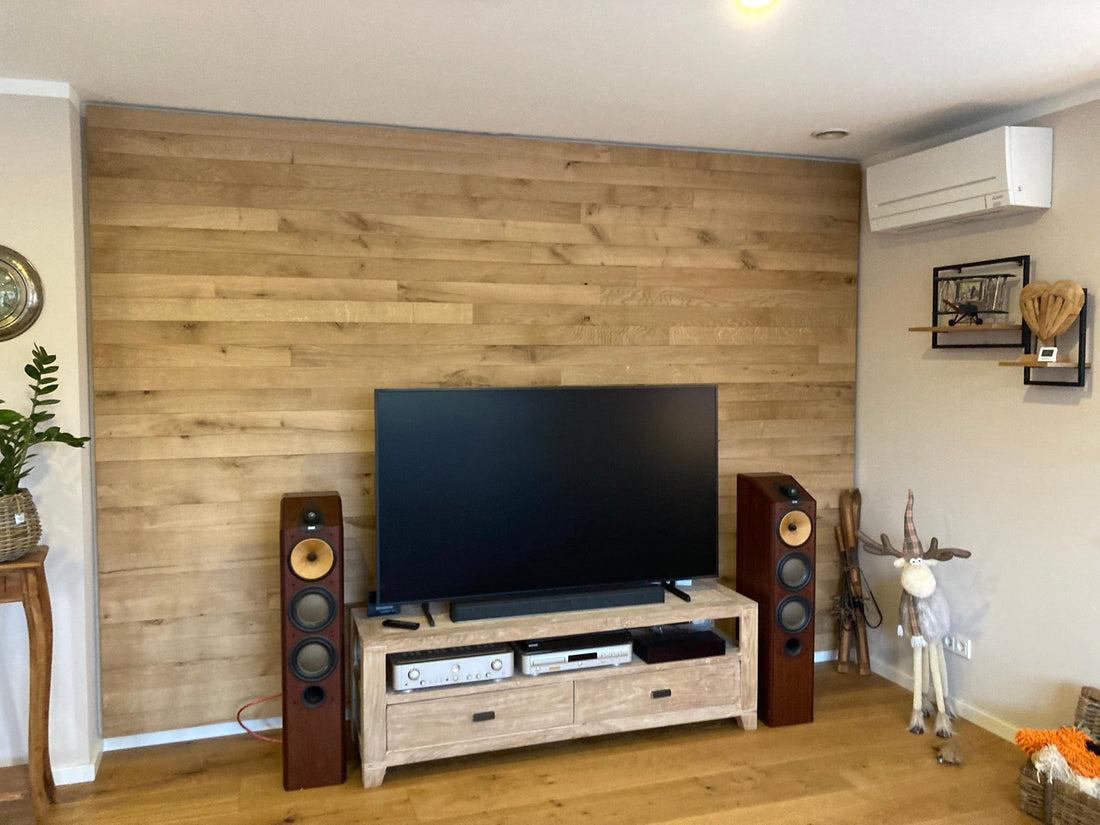 Wandverkleidung aus naturbelassenen Eichebrettern – Maßarbeit im Raum St. Wendel