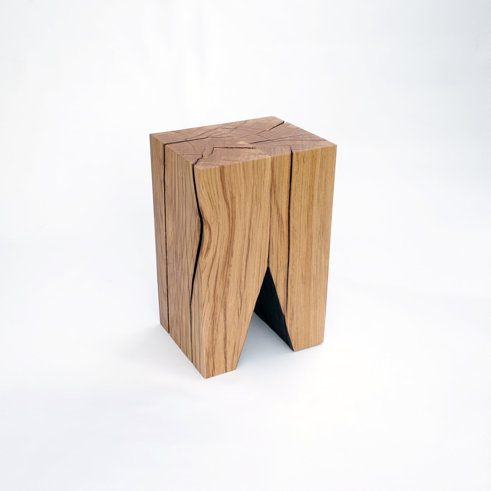 Beistelltisch, Hocker, Stehle aus Eichebalken geflammt und geölt 240x285x450 mm