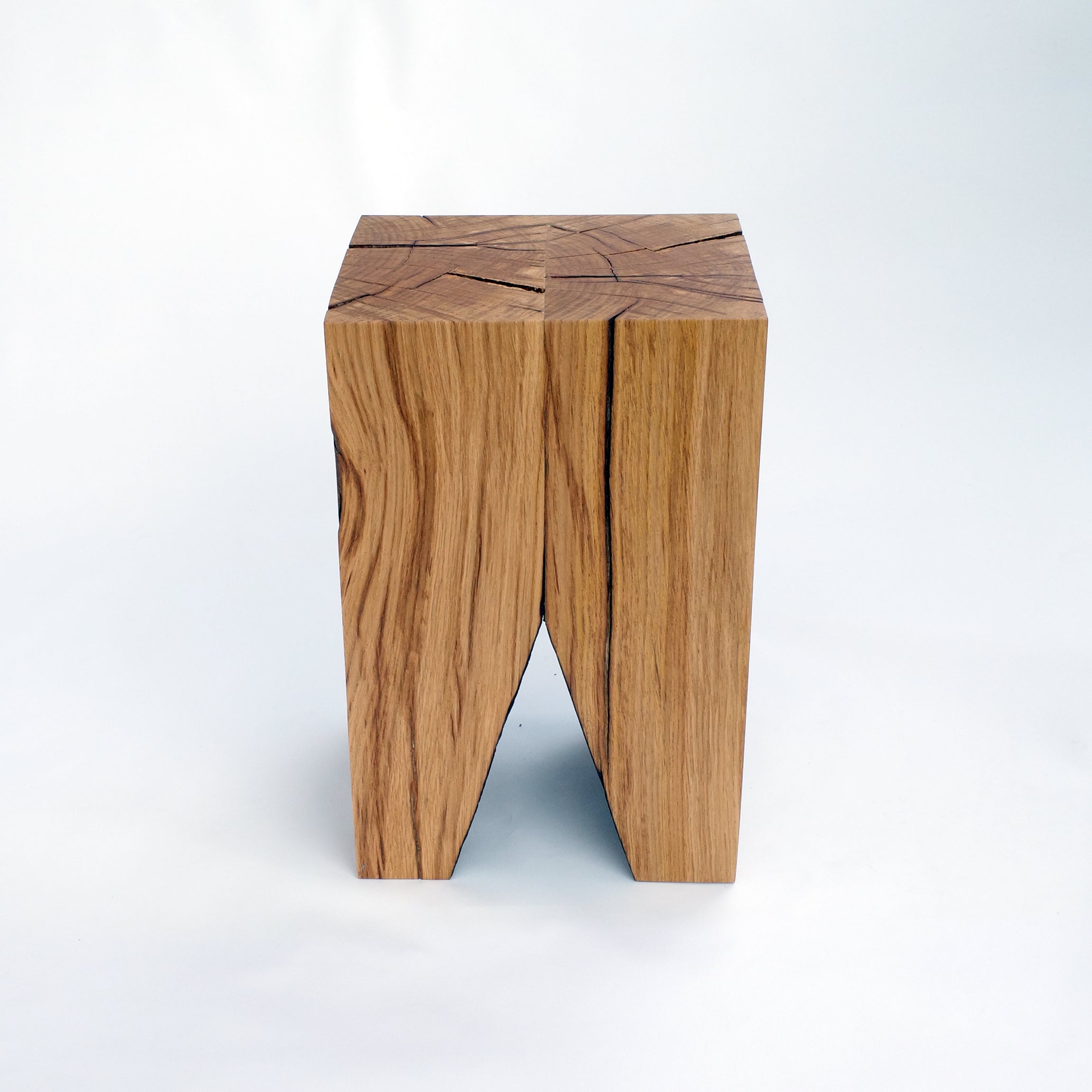 Beistelltisch, Hocker, Stehle aus Eichebalken geflammt und geölt 240x285x450 mm