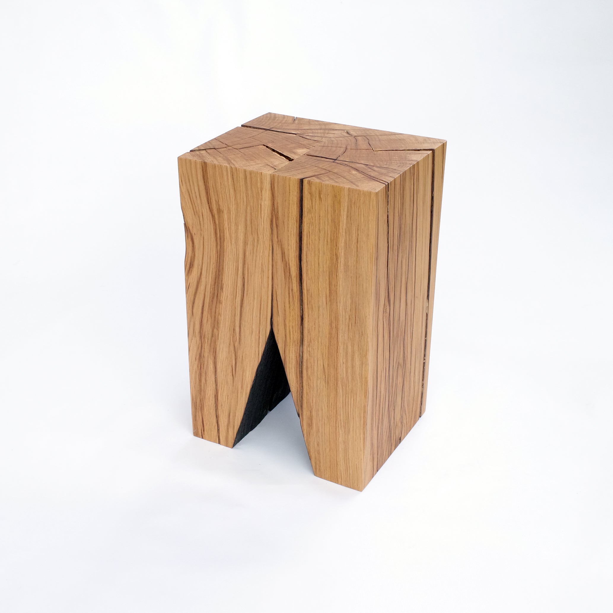 Beistelltisch, Hocker, Stehle aus Eichebalken geflammt und geölt 240x285x450 mm