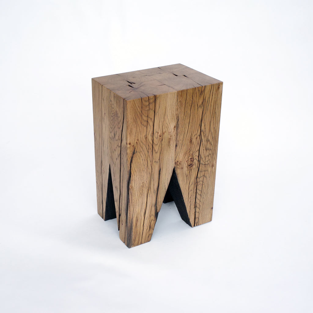 Beistelltisch, Hocker, Stehle aus Eichebalken geflammt und geölt 210x290x450 mm