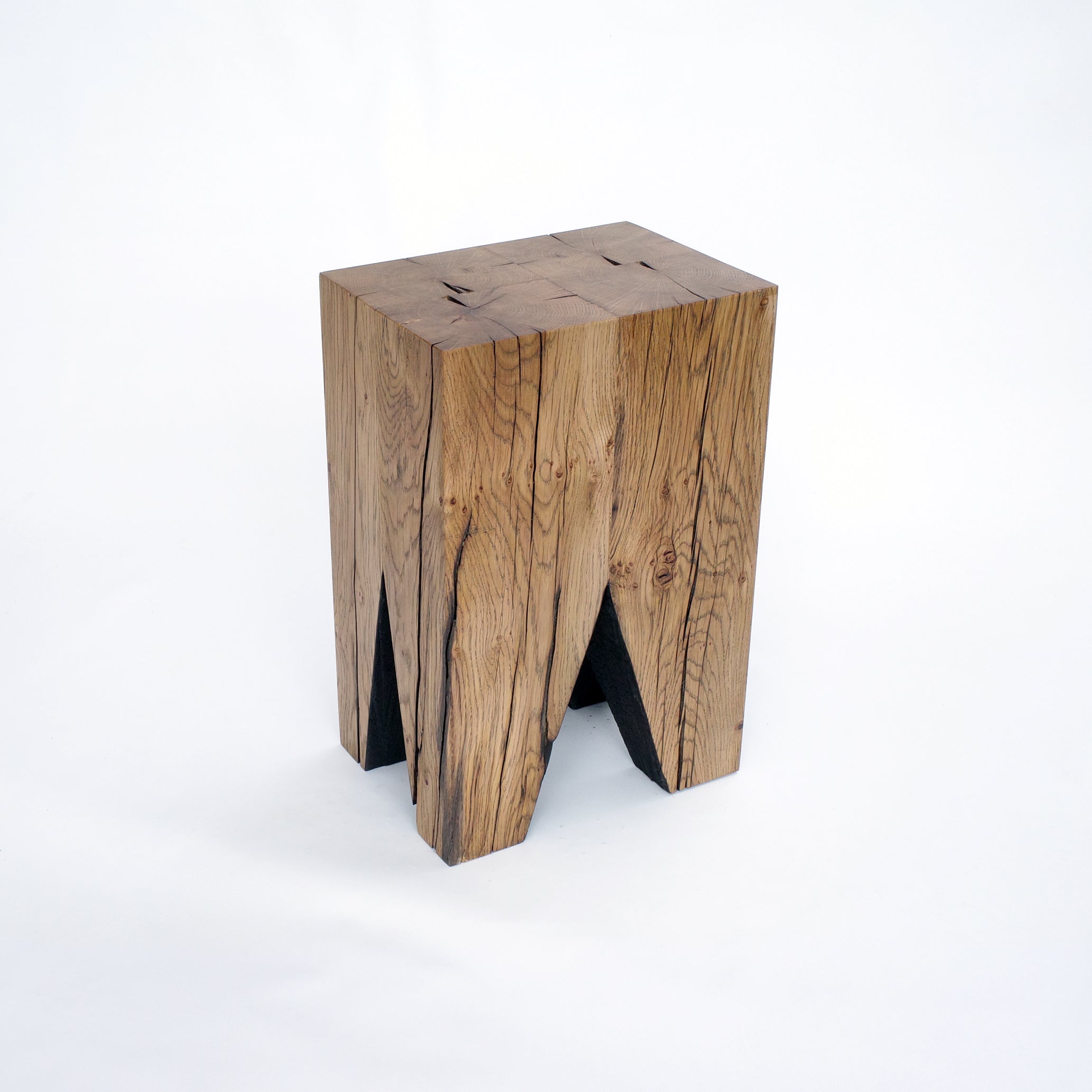 Beistelltisch, Hocker, Stehle aus Eichebalken geflammt und geölt 210x290x450 mm