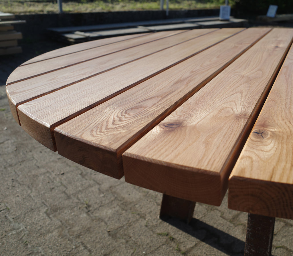 Gartentisch rund 160 cm aus Roteiche und Stahl